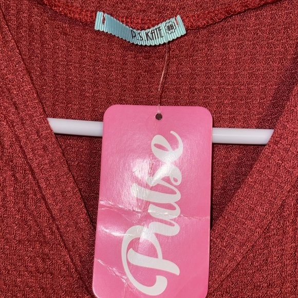 ‼️NWT:P.S. Kate Take A Hint Cold Shoulder Thermal Top - Picture 3 of 5